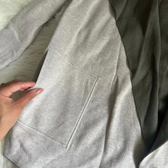 Reversible Women’s Cardigan Size Medium - Picture 5 of 6